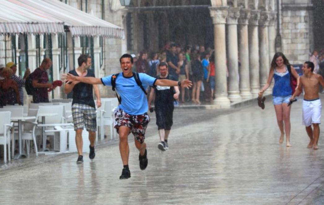 Početak tjedna oblačan uz pljuskove i grmljavinu, od srijede razvedravanje