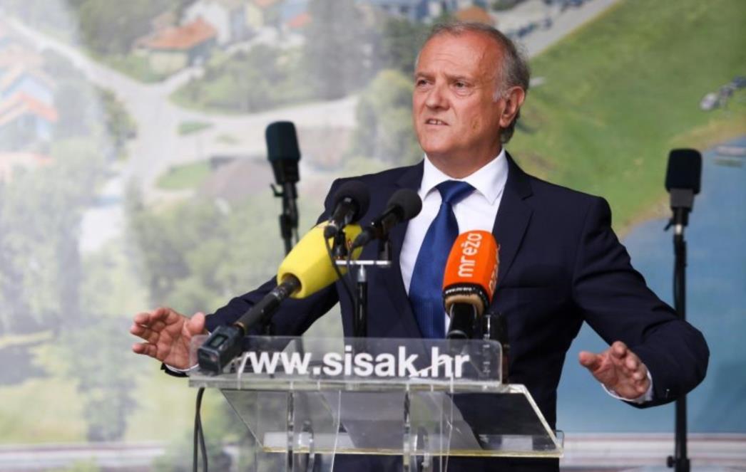 MINISTAR BOŠNJAKOVIĆ SE MALO ZABUNIO U svom govoru u Brezovici rekao je ‘ne antifašizmu’, evo snimke