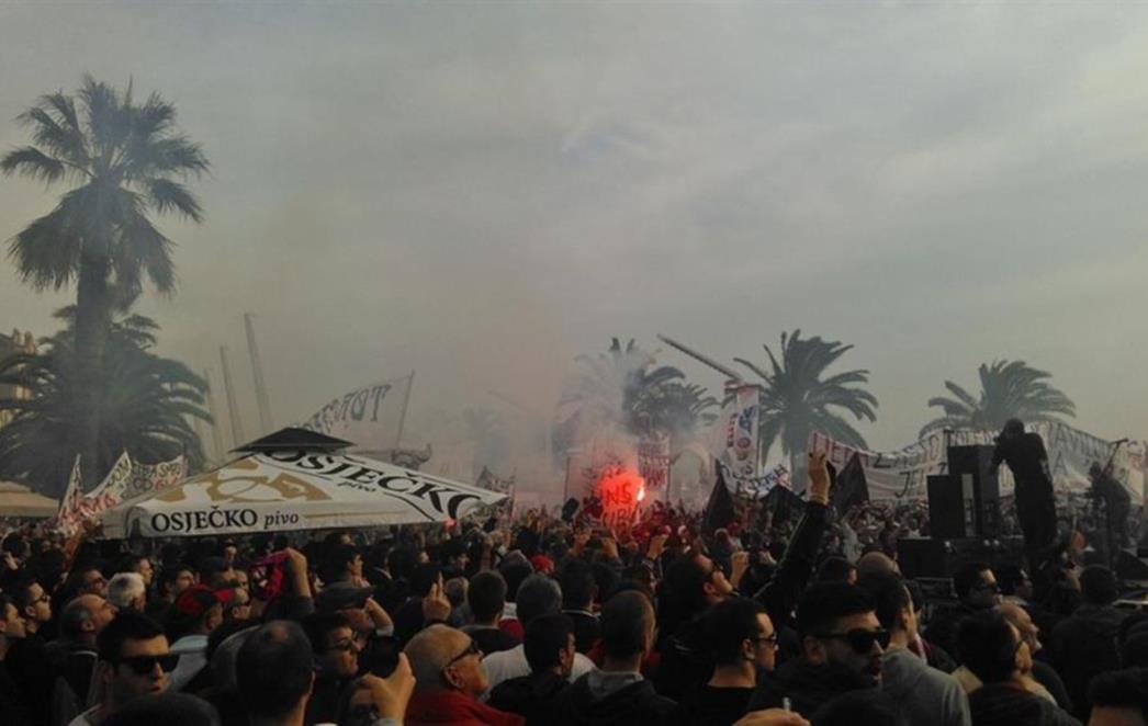 DALMACIJA POKAZALA ZUBE: Deseci tisuća navijača na Torcidinom prosvjedu (FOTOGALERIJA)