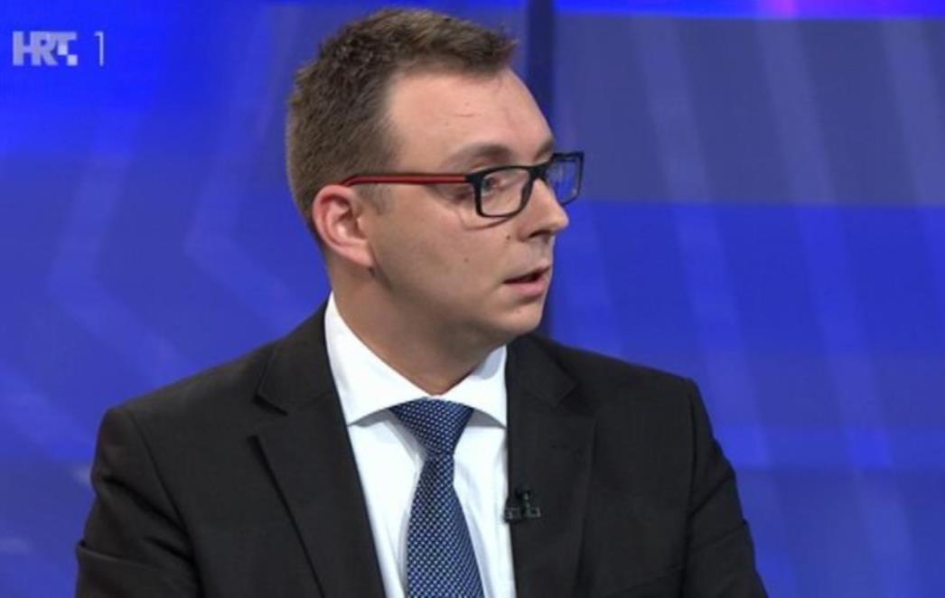 OTVORENO: Glavašević i Novokmet provocirali plinskim bocama, Jelić im civilizirano vratio