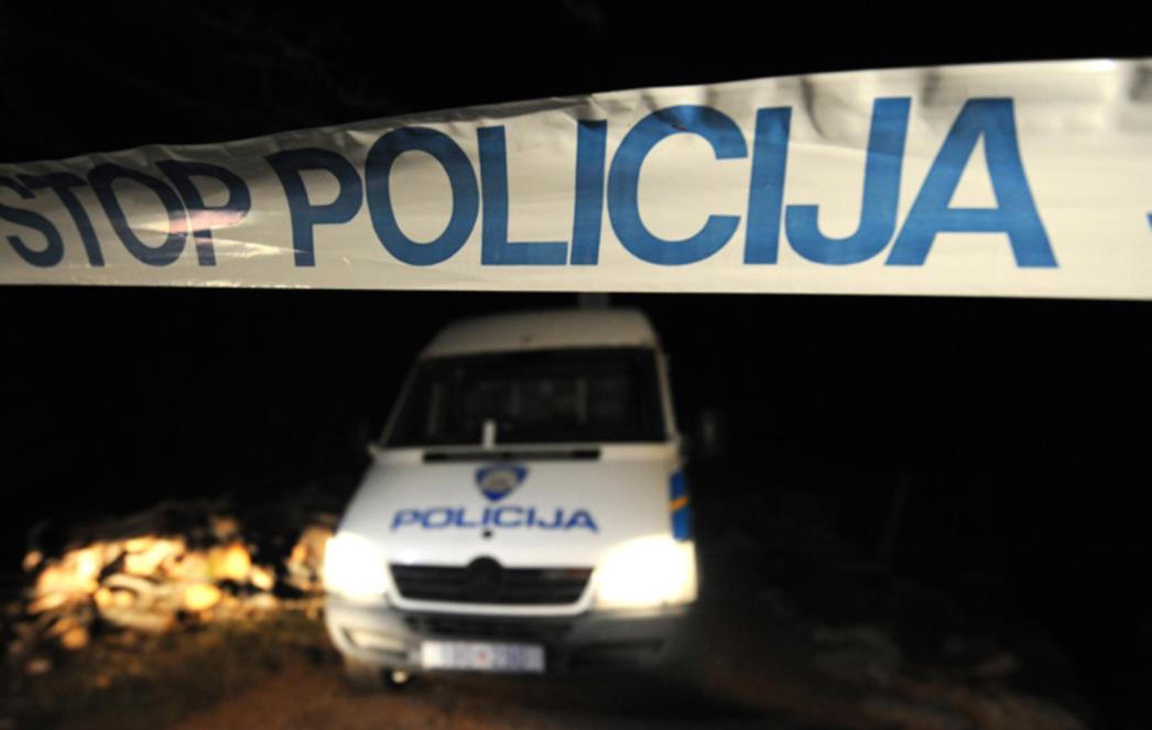 RECESIJA: Krao stubove vanjske rasvjete u Pojezerju