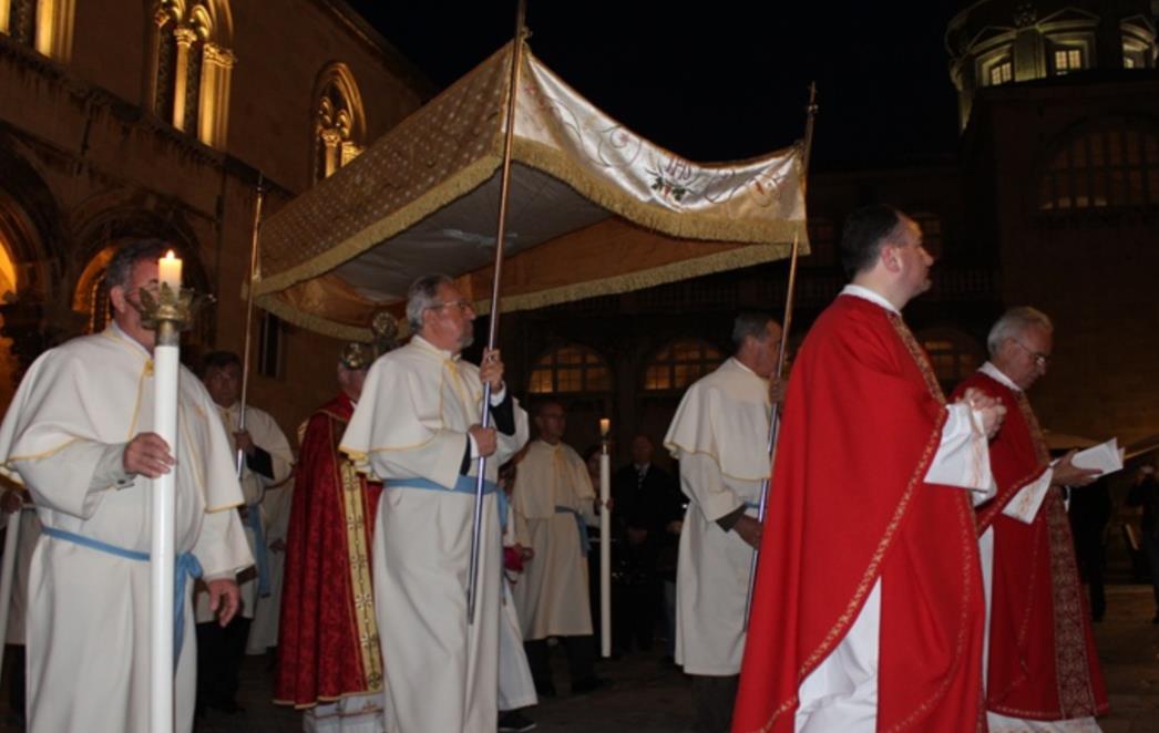 (FOTOGALERIJA) Procesija za Križem kroz Grad 