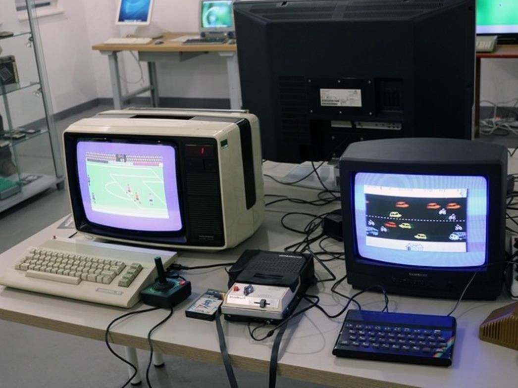OTVORENA PEEK&POKE RETRO IZLOŽBA Možete vidjeti kalkulator iz 1930. ili zaigrati na računalu iz svoje mladosti