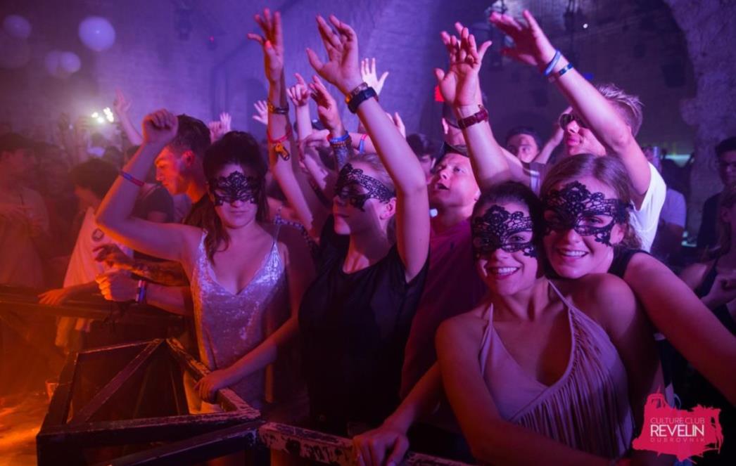'Secret show' impresionirao sve koji su se zabavljali u Revelinu (FOTO)