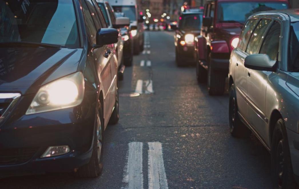 AUTOMOBILSKA  INDUSTRIJA I Angela Merkel digla ruke od dizelaša