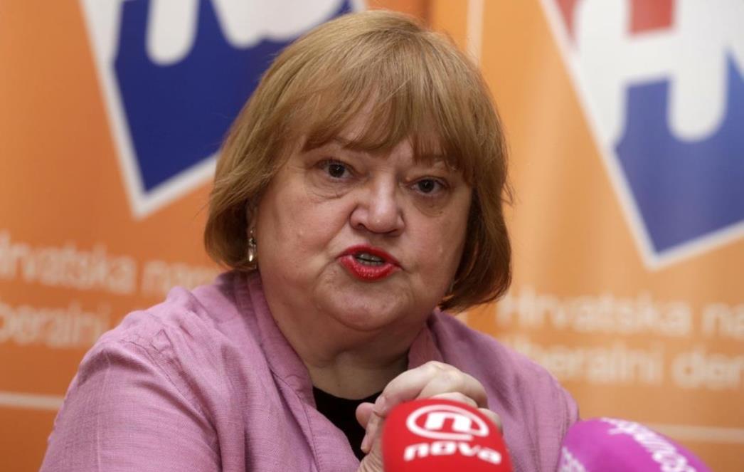 ANKA MRAK  TARITAŠ: 'Uvođenjem   poreza na     nekretnine Vlada plaši građane'