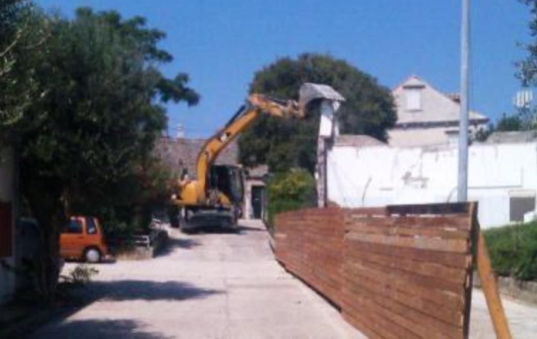 Počelo rušenje 'male škole' na Ilijinoj glavici
