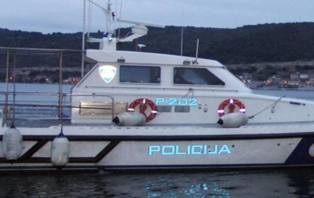 Hvar: Naletio brodicom na Nizozemca pa pobjegao
