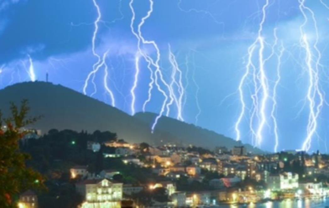STIŽE NAM NEVRIJEME: Najavili kišu, grmljavinu, orkansku buru i tuču 
