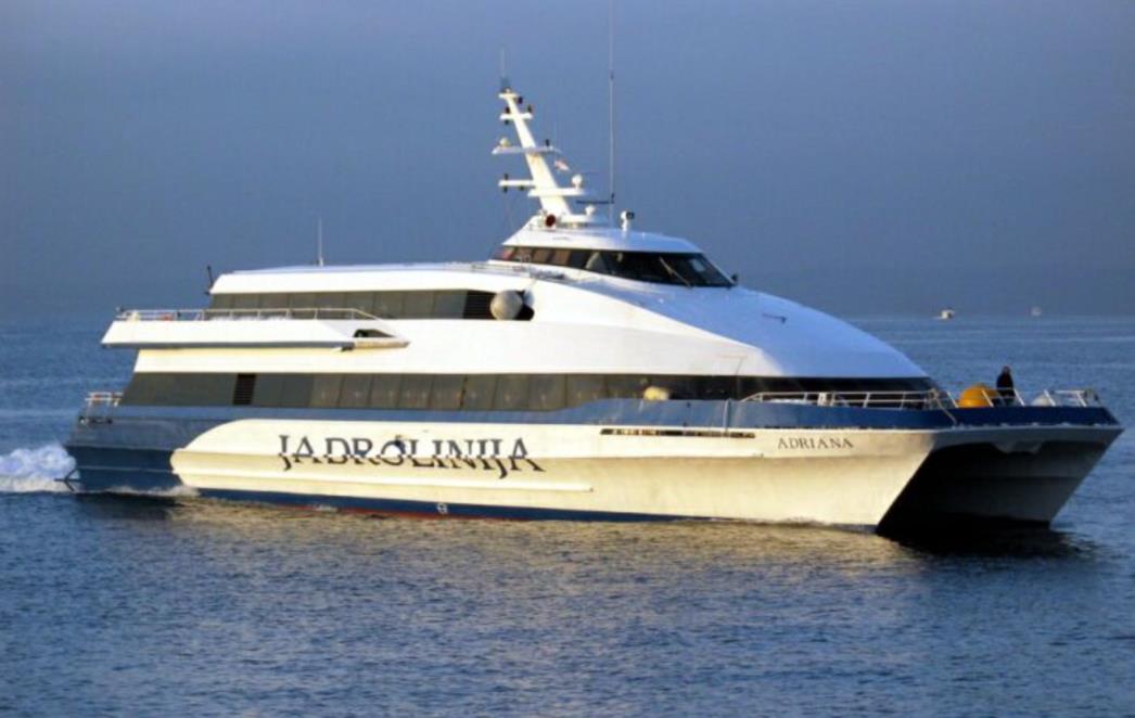 Katamaran 'Adriana' koji prometuje na liniji Split-Lastovo nije isplovio