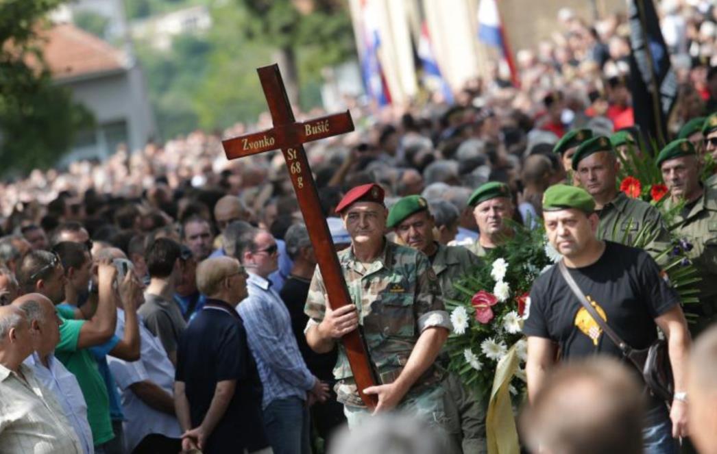 POKOPAN ZVONKO BUŠIĆ: Tisuće ljudi ispratilo ga na Mirogoju uz pjesmu 'Ponosna moja je zemlja Hercegovina'