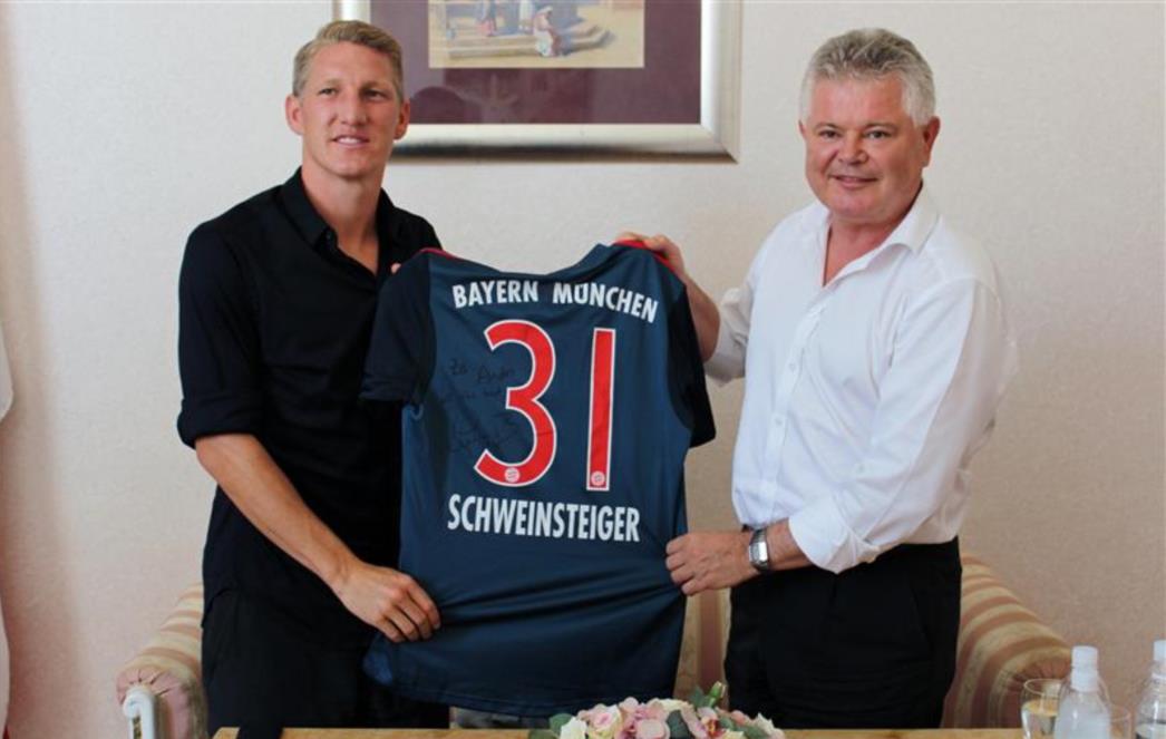 Schweinsteiger se ispričao zbog uvredljive pjesme (VIDEO)