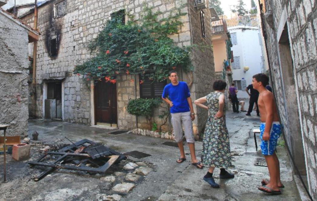 Kaštel Lukšić: Izgorjela kuća, pronađen onesviješten muškarac
