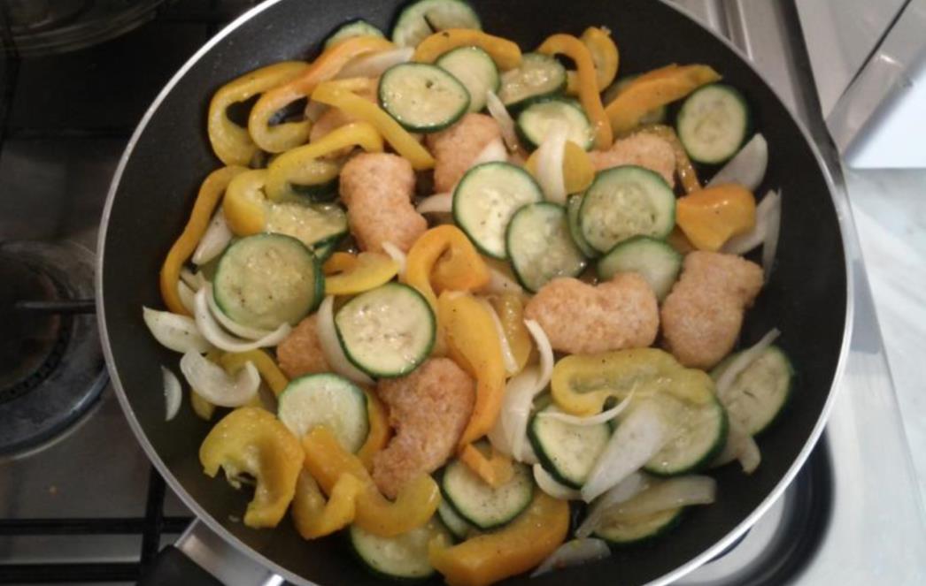 RECEPT DANA: Piletina s povrćem