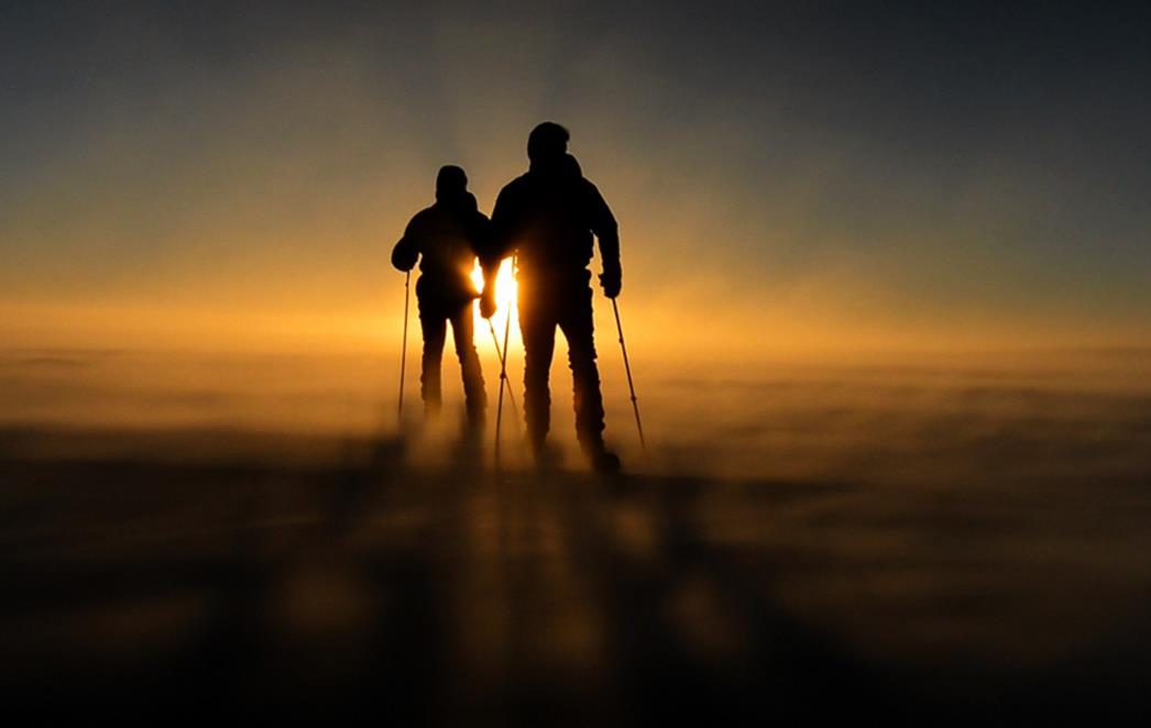 FOTOGRAFIJA DANA: Skijanje u sumrak