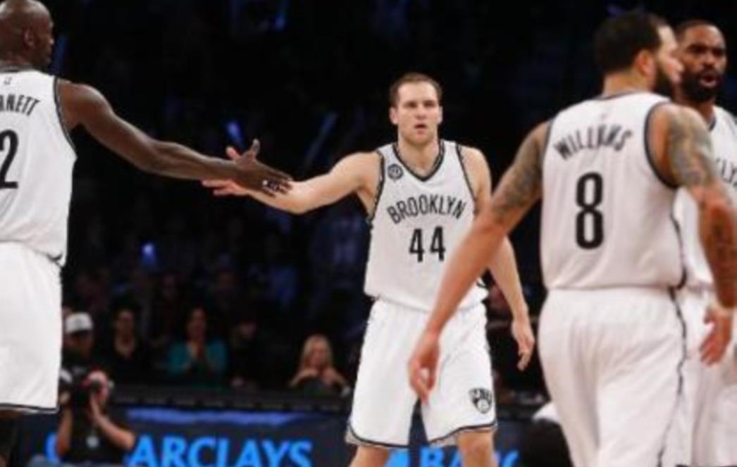 Bogdanović solidan, Bryant devet poena od Jordana