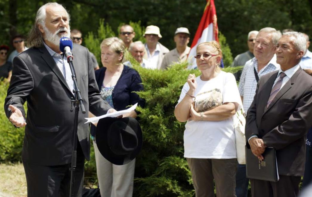BAL CRVENIH VAMPIRA: U Brezovici i dezerter Šerbedžija, Josipović umjesto o antifašizmu 'pjeva' o zločincu Brozu i komunizmu