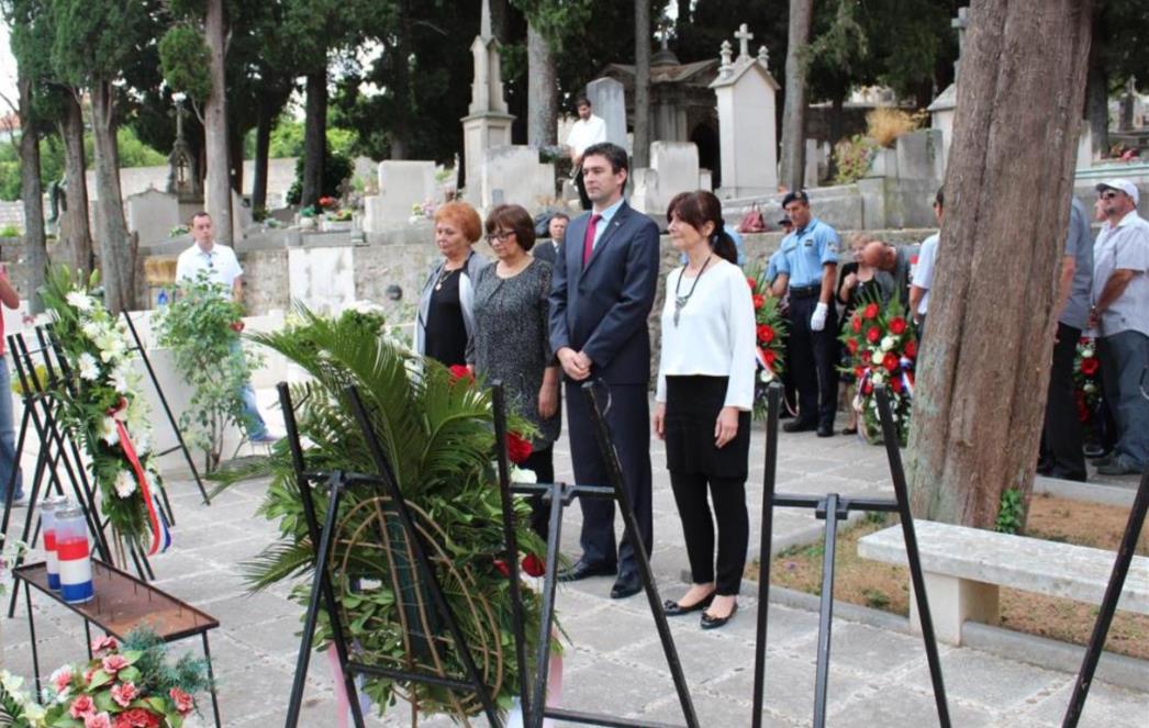 Položeni vijenci u Dubrovniku i županiji povodom Dana državnosti /FOTO/
