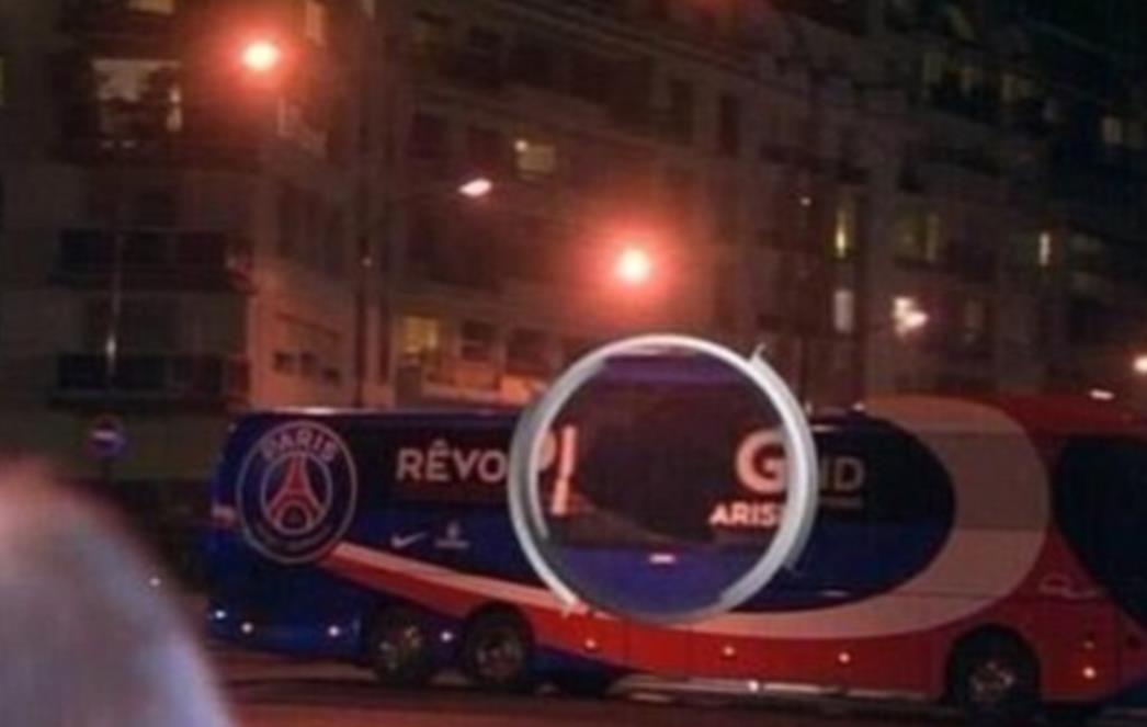 Kamenovani autobusi PSG-a i Lyona 