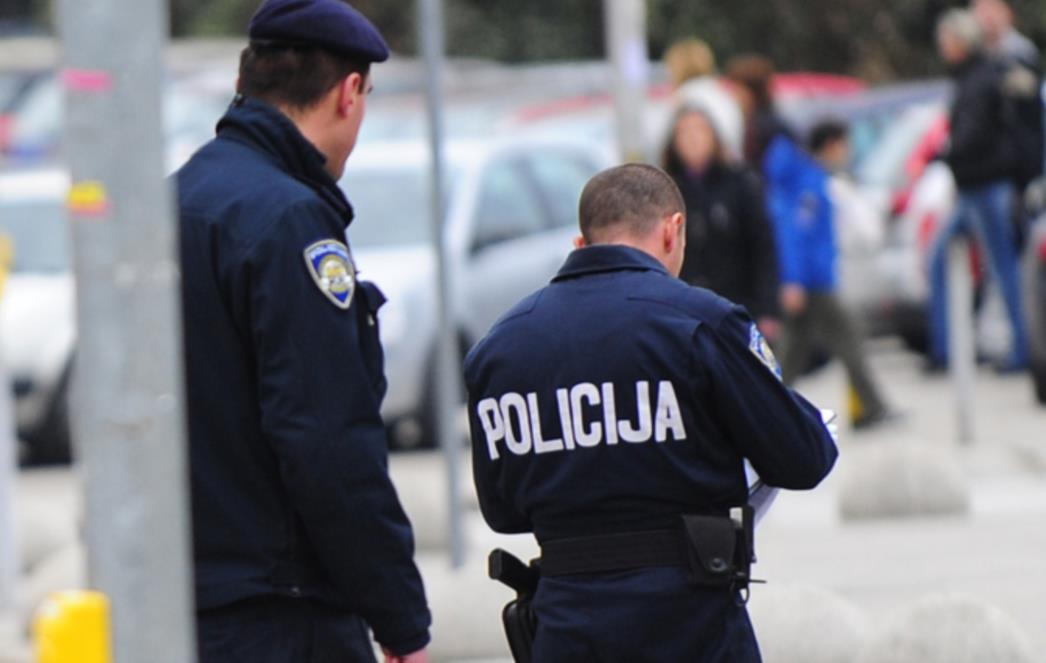 UHVAĆEN LOPOV U DUBROVNIKU: Provalio u dva automobila, oštetio vlasnice za oko šest tisuća kuna!