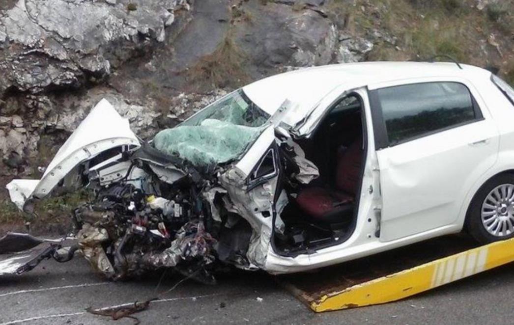 PROMETNA NESREĆA U ŽUPI DUBROVAČKOJ: Sudar osobnih automobila, jedna osoba ozlijeđena!