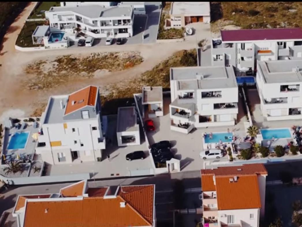 Poznat identitet ubijenog Crnogorca koji je propucan u glavu na Zrću
