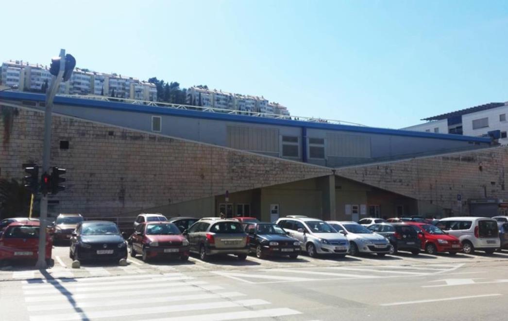DOBRA ZABAVA  Evo zašto na    gradski bazen u  Gružu  stižu studenti iz cijele   Hrvatske
