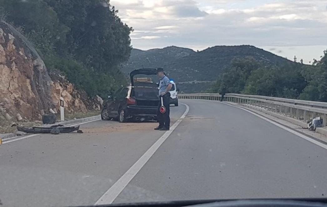 SLETJELA S KOLNIKA I UDARILA U BRDO Prometna nesreća u Zaton Dolima