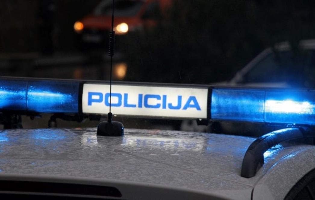 GRUŽ PREPUN POLICIJE Traga se za oružjem kojim je 37-godišnjak ustrijelio roditelje 