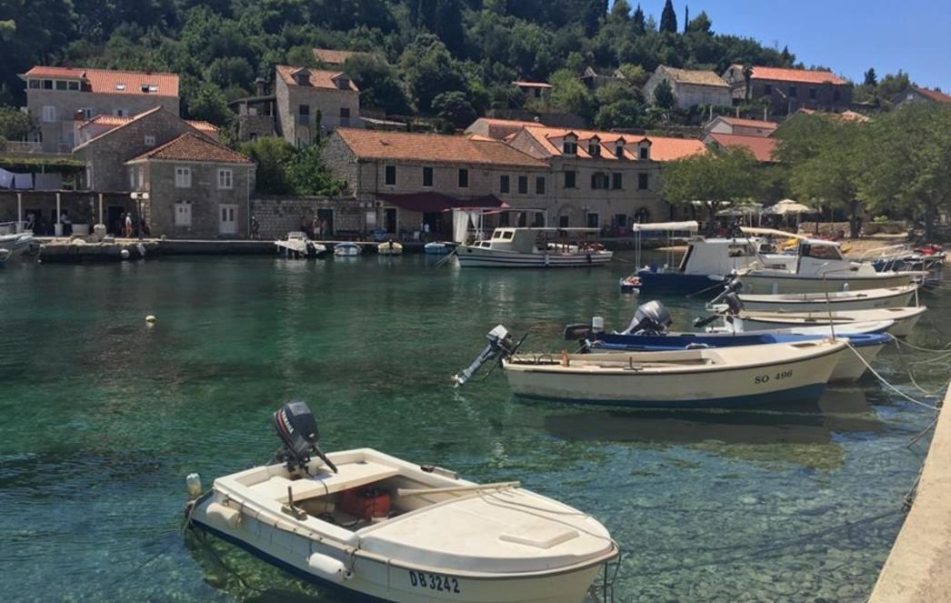 POREZI, NETREPELJIVOST, KRATKOROČNOST Što je to rastjeralo turističke radnike s Jadrana...