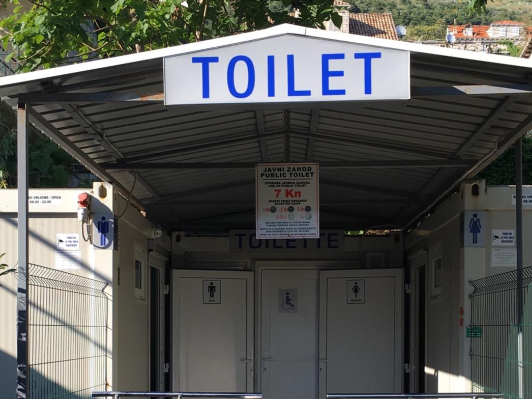 Uklanja se montažni wc na Pilama