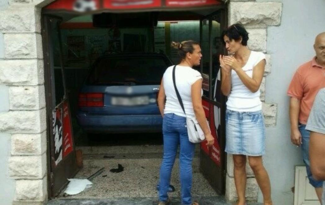 FILMSKO POPODNE NA GRUDI: Muškarac automobilom uletio u kladionicu! (FOTO)