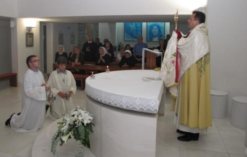 Počela euharistijska klanjanja za duhovna zvanja
