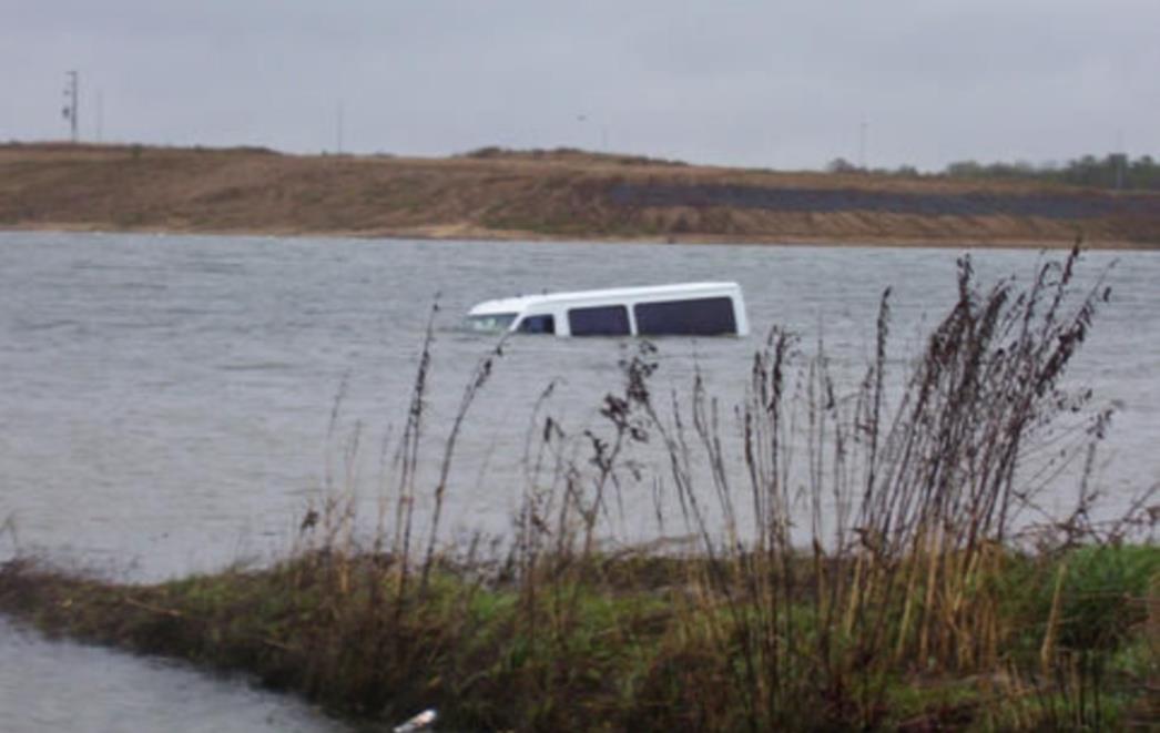 Više od 30 mrtvih u padu autobusa u jezero