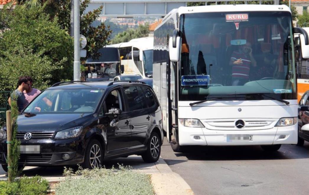 Prošli tjedan 12 prometnih nesreća na dubrovačkim prometnicama, policija poziva na oprez