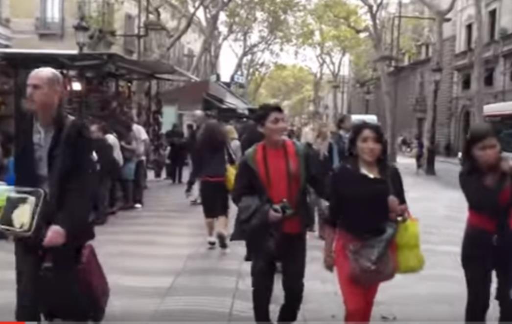 TERORISTIČKI  NAPAD  Kombi  se  zaletio  u  skupinu  pješaka  u  poznatoj   turističkoj   ulici,  ima  mrtvih   i  ranjenih
