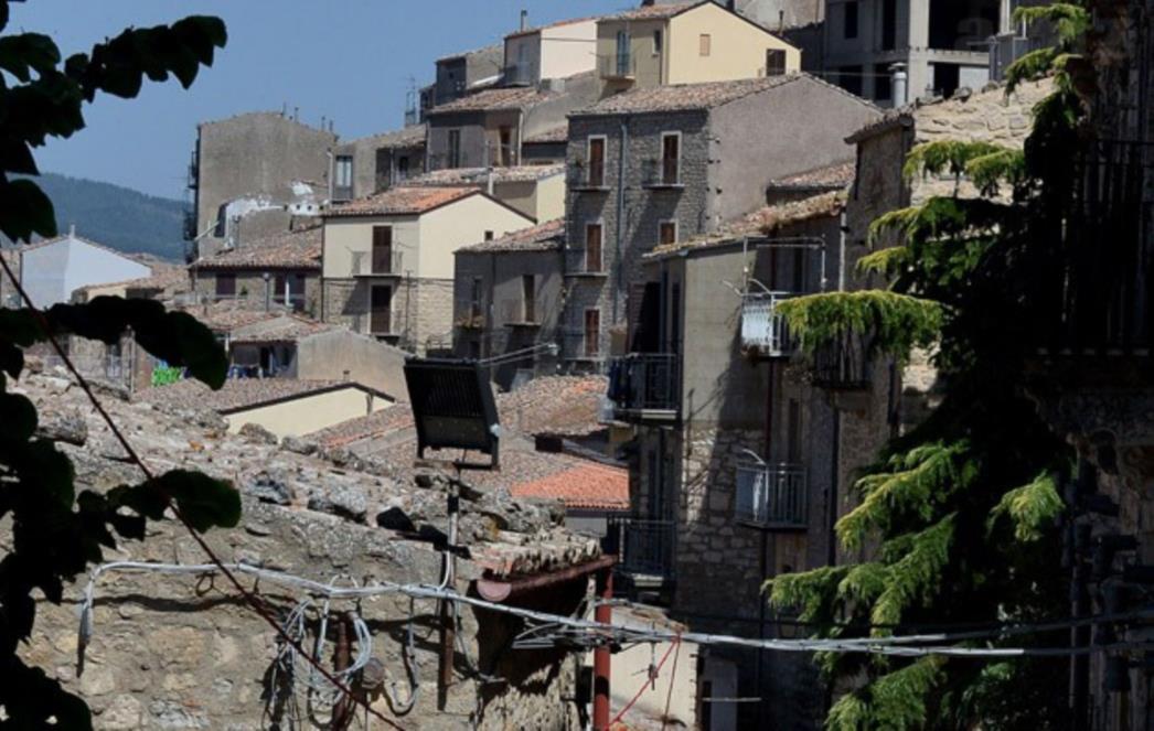 Ponuda života: Kuće u sicilijanskom selu Gangi na prodaju za samo jedan euro!