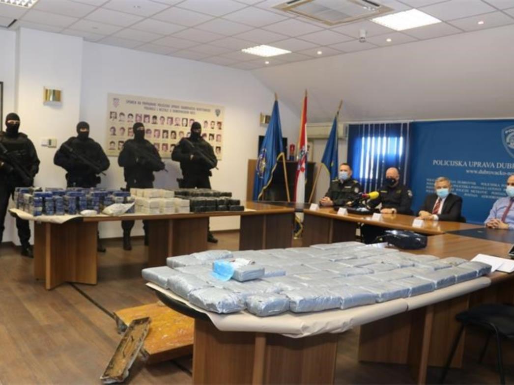  U sklopu odvojenih kriminalističkih istraživanja dubrovačka policija zaplijenila 61,6 kilograma kokaina te 219,7 kilograma heroina (VIDEO)