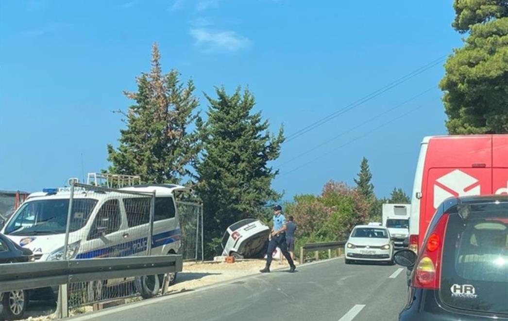 PROMETNA NESREĆA Sletio s ceste na magistrali (FOTO)