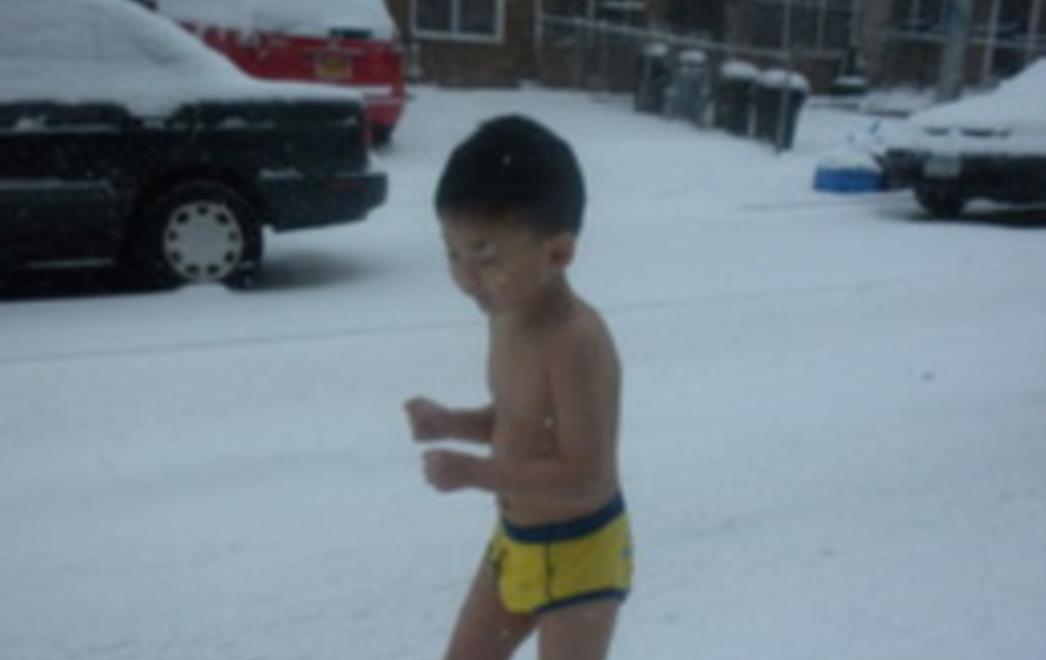 Roditelji natjerali sina da gol trči na - 12 (VIDEO)