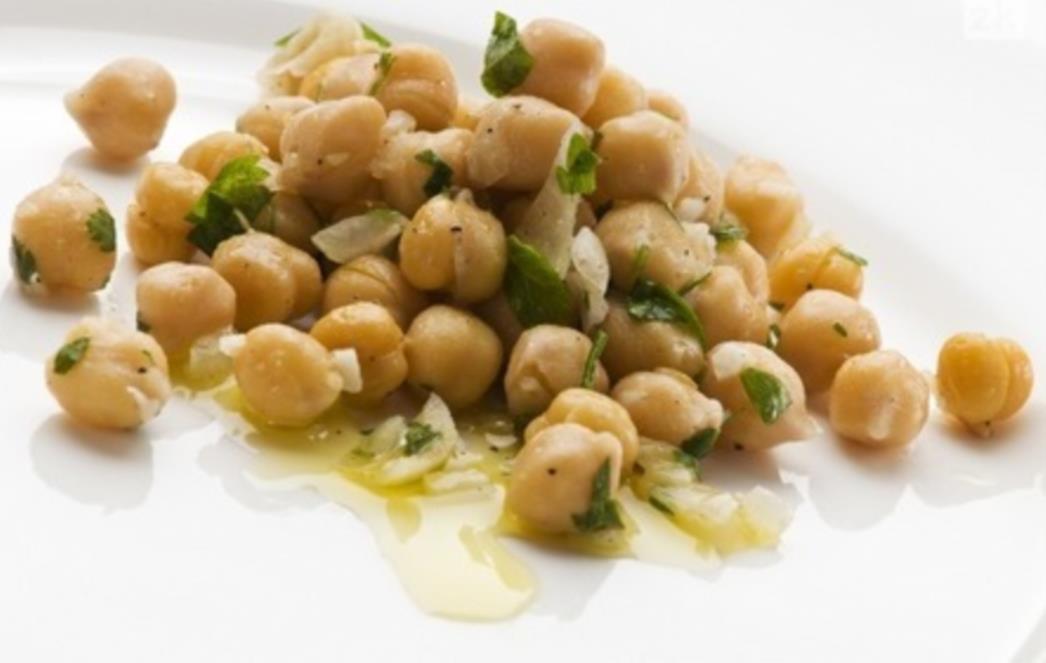 RECEPT DANA: Salata sa slanutkom i komoračem
