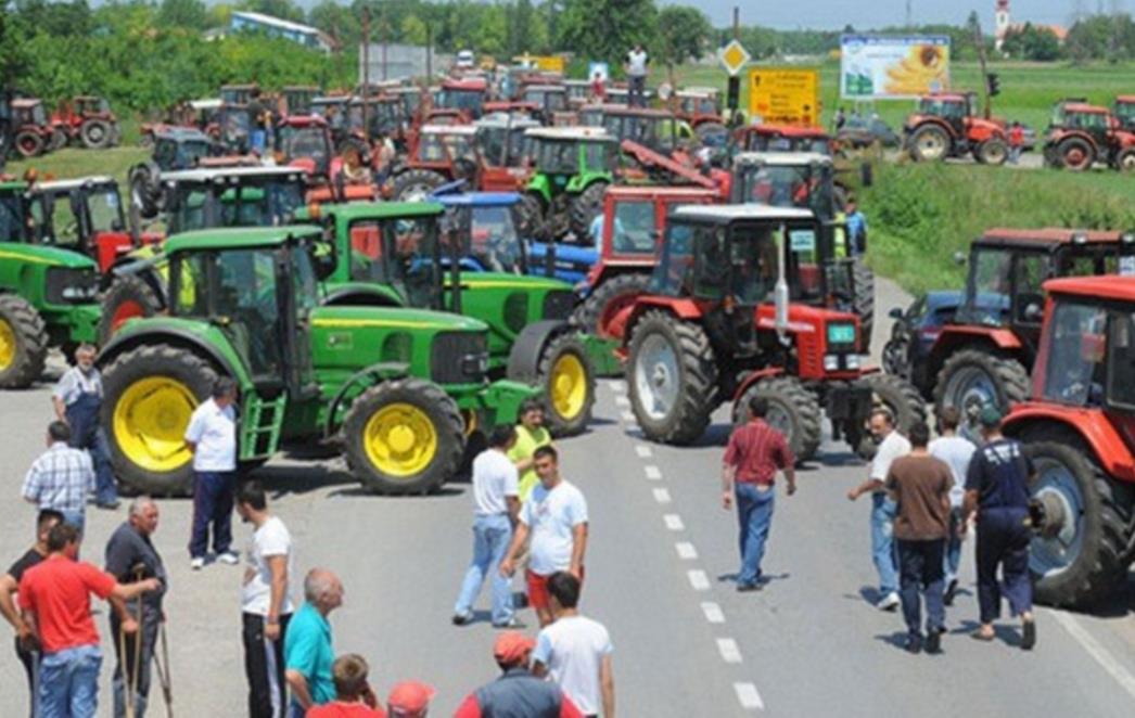 POLITIKA JE ODRADILA SVOJE: Seljaci odlaze kućama zastrašeni kaznama, prosvjed se rasipa