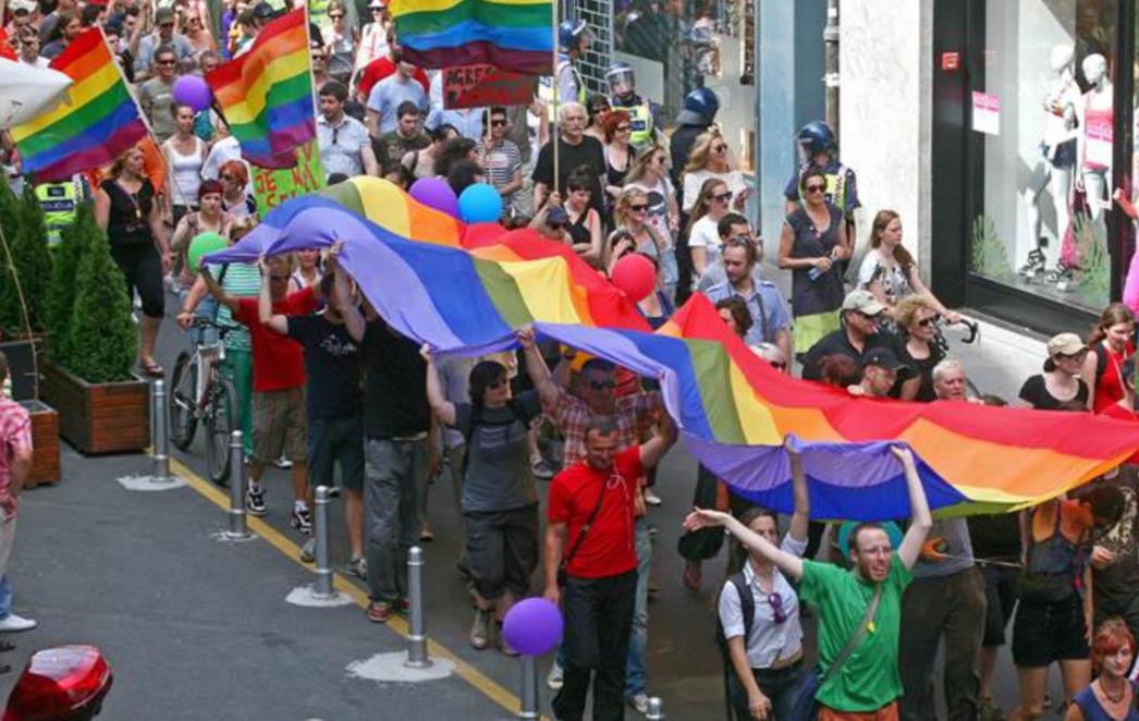 Gay parade u Berlinu i Parizu, u Rusiji uhićenja