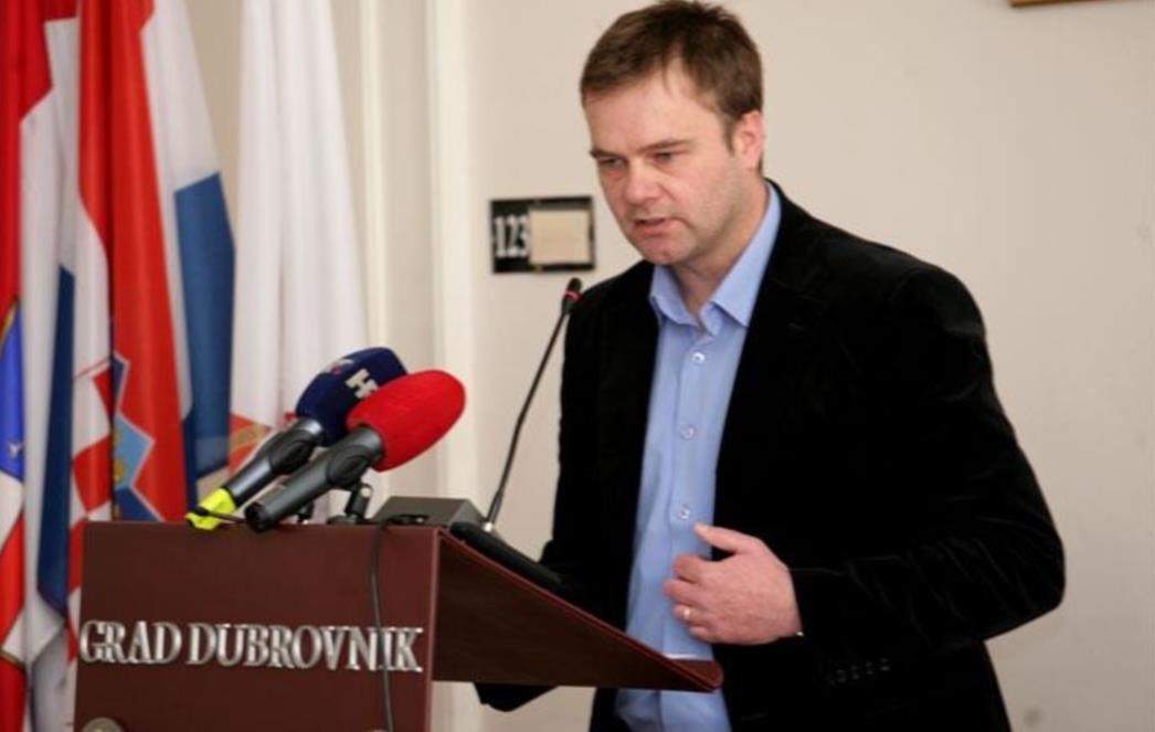 PAMETAN MOMAK: Pešel izlazi iz HNS-a
