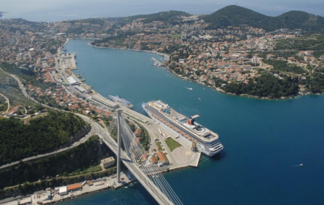 TRAGEDIJA U LUCI GRUŽ Smrtno stradao pomorac s kruzera