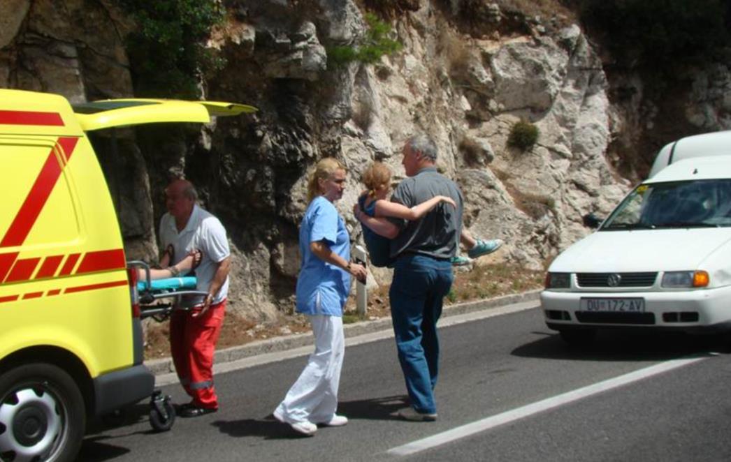 EKSKLUZIVNE FOTOGRAFIJE Prometni kaos u gradu, strankinje padale u nesvijest