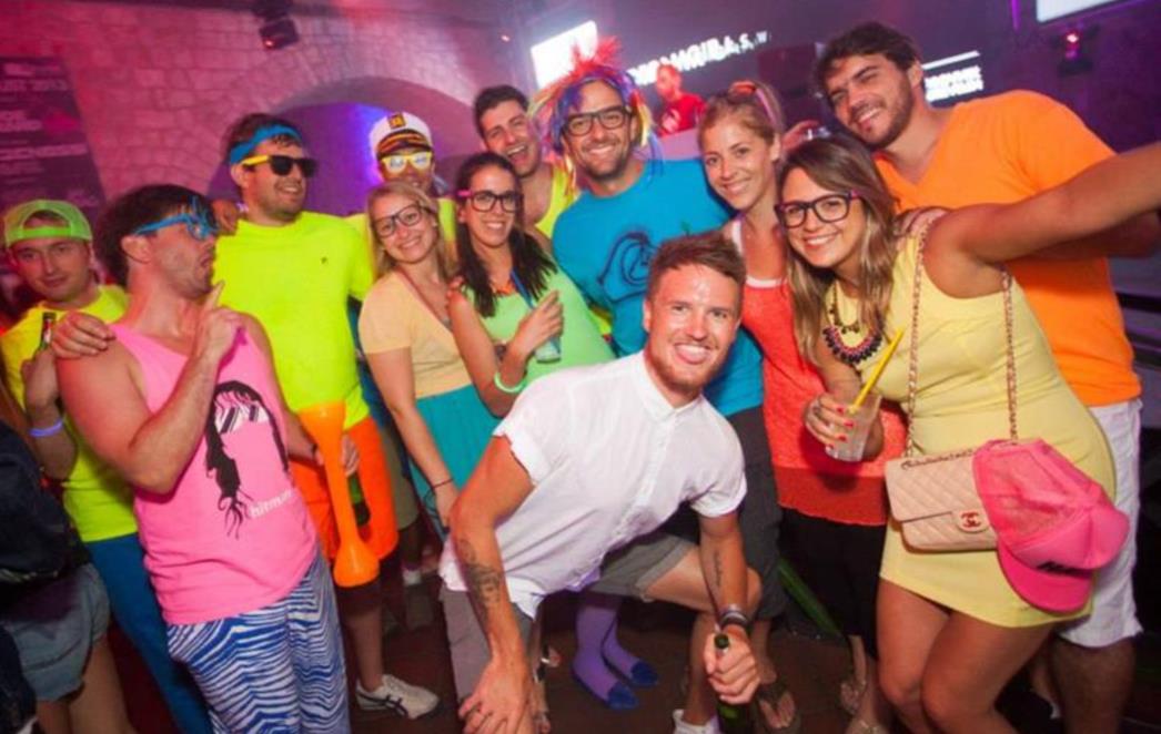 ŠTO SE DOGODI U REVELINU,  OSTAJE U REVELINU: Mladi se zabavljali uz odličnu glazbu i vatrene plesačice! (FOTOGALERIJA)