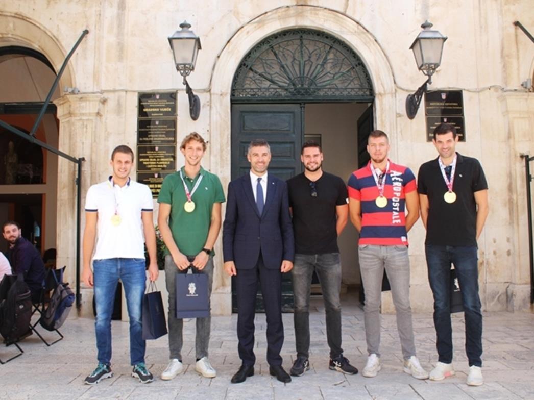Zlatni europski vaterpolski prvaci na prijemu kod gradonačelnika Frankovića
