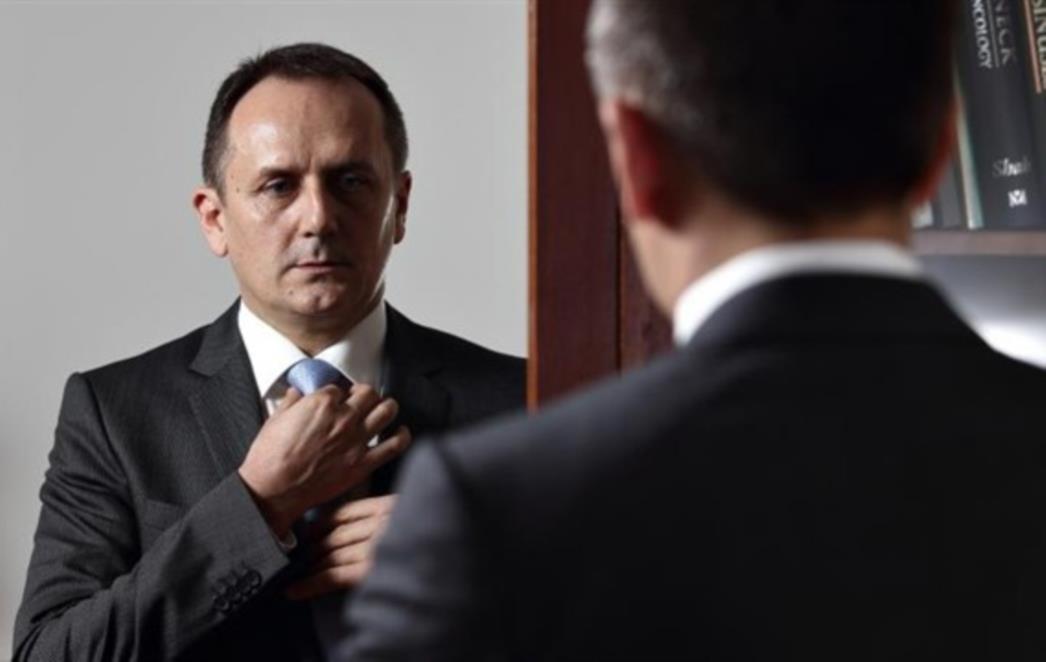 Bolesne ambicije:  Bolje biti prvi, makar i na pustoj 'Hridi' nego zadnji  u jednom 'čoporu' na  MOST-u