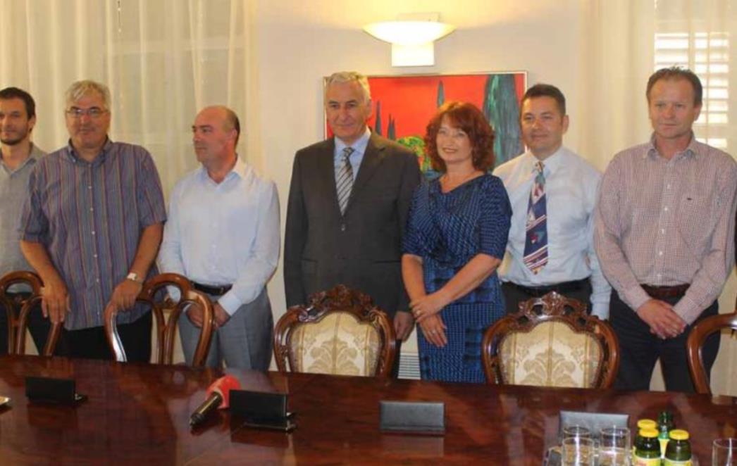 Župan potpisao ugovore o dodatnim medicinskim timovima u sezoni